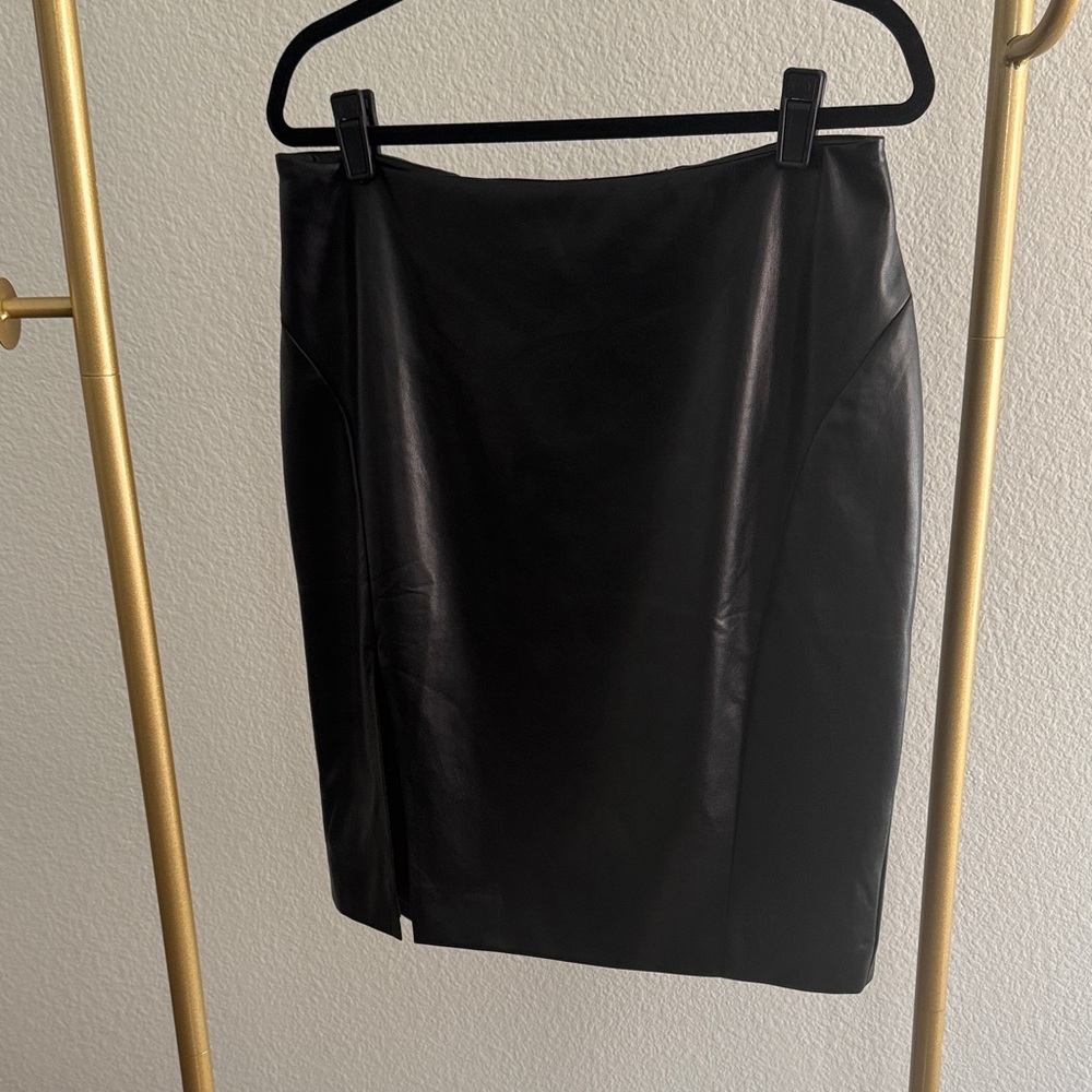 Lulu's Black Pencil Skirt